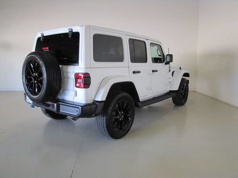 Used 2022 Jeep Wrangler Unlimited Sahara w/ Cold Weather Group AWD/4WD image 25