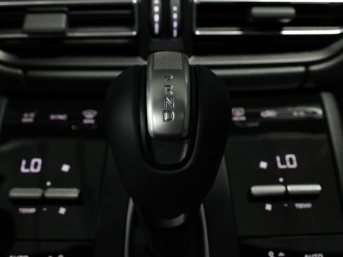 New 2026 Porsche Macan AWD/4WD image 30