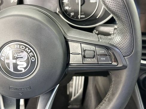 Used 2022 Alfa Romeo Giulia Ti image 23