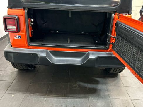 Used 2019 Jeep Wrangler Sport AWD/4WD image 9