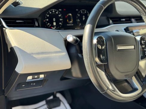 Used 2020 Land Rover Range Rover Evoque SE image 20