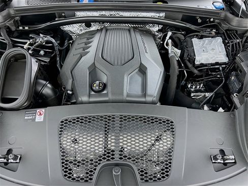 New 2026 Porsche Macan image 32