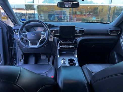 Used 2022 Ford Explorer Limited w/ Equipment Group 301A AWD/4WD image 13