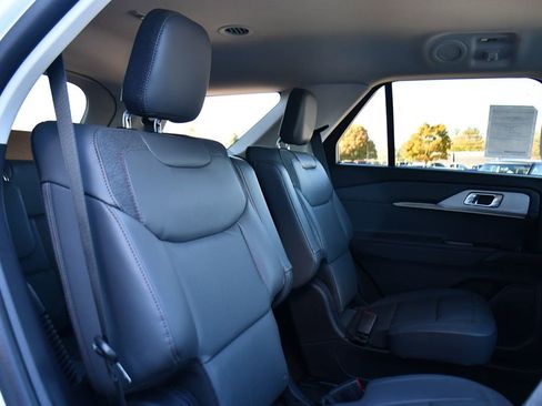 Used 2026 Ford Explorer Active w/ Active Comfort Package AWD/4WD image 17