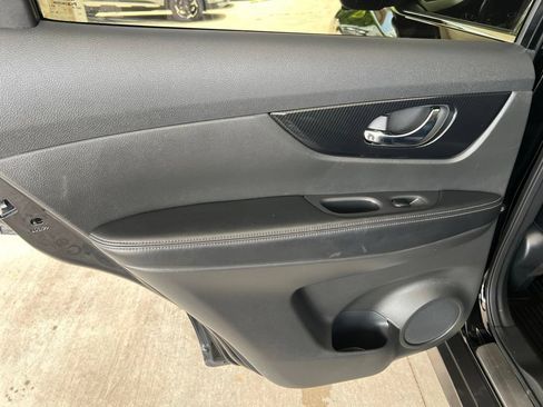 Used 2020 Nissan Rogue SL w/ Premium Package AWD/4WD image 11