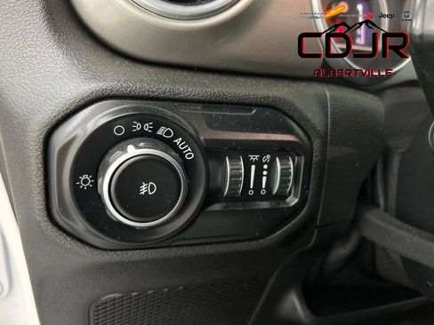Used 2020 Jeep Wrangler Unlimited Sahara AWD/4WD image 39