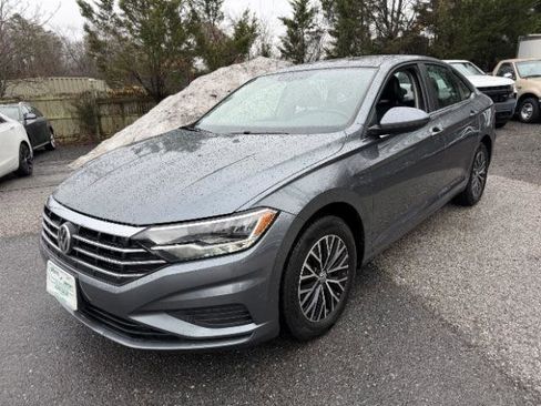 Used 2021 Volkswagen Jetta SE image 1