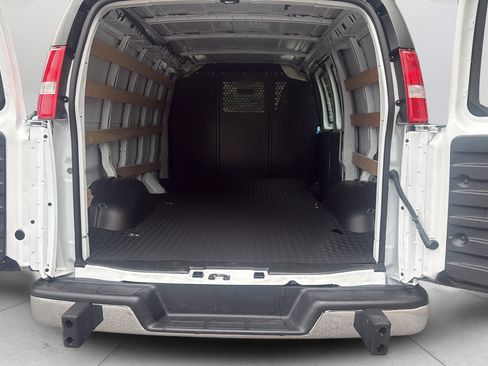 Used 2025 GMC Savana 2500 w/ Driver Convenience Package RWD image 18
