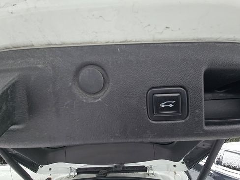 Used 2020 Chevrolet Equinox LT image 34