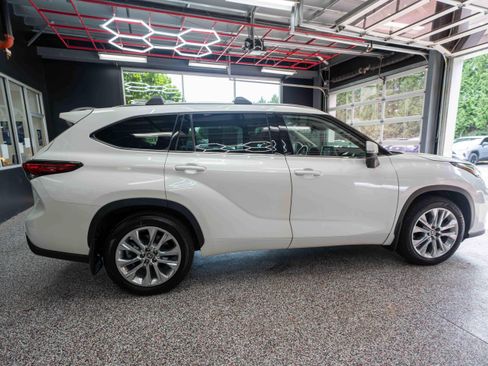 Used 2020 Toyota Highlander Limited AWD/4WD image 4