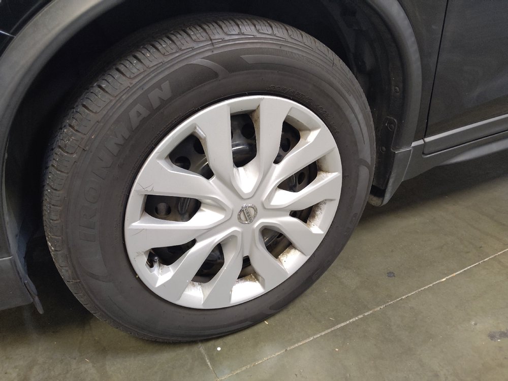 Used 2017 Nissan Rogue S w/ S Appearance Package FWD image 31
