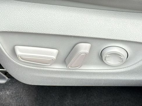 Used 2021 Toyota Highlander XLE image 31