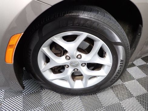 Used 2017 Chrysler Pacifica Touring-L w/ Tire & Wheel Group FWD image 40
