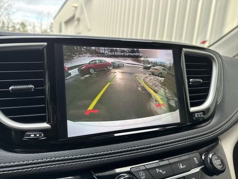 Used 2023 Chrysler Pacifica Touring-L w/ Road Tripper Package image 29