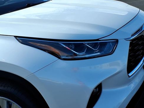 Used 2021 Toyota Highlander Limited image 9