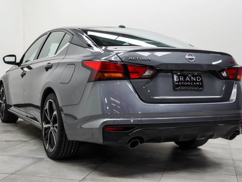 Used 2024 Nissan Altima 2.5 SR FWD image 11