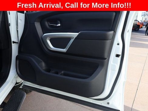 Used 2022 Nissan Titan SV AWD/4WD image 11