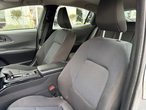 Used 2025 Toyota Prius LE FWD image 16