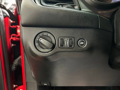 Used 2019 Dodge Challenger SXT RWD image 17