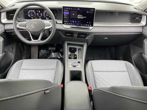 New 2026 Volkswagen Tiguan SE FWD image 11