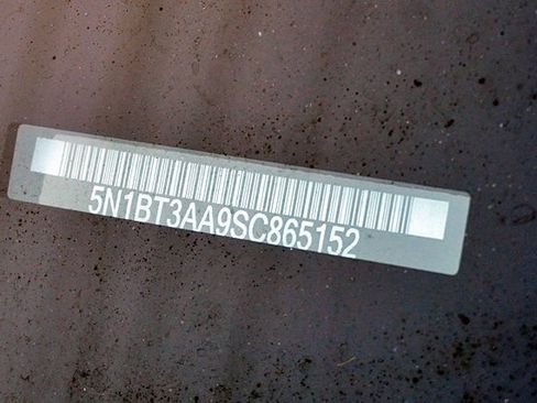 Used 2025 Nissan Rogue S image 33