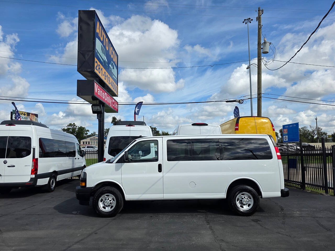 Used 2024 Chevrolet Express 3500 LS RWD image 4