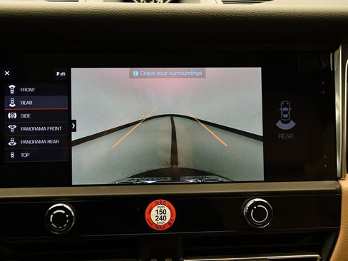 Used 2025 Porsche Macan image 28