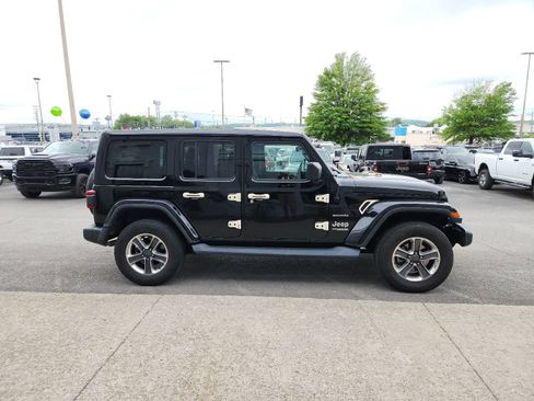 Used 2019 Jeep Wrangler Unlimited Sahara AWD/4WD image 6