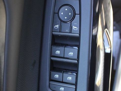 New 2025 Nissan Pathfinder SV image 8