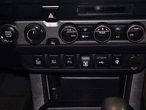 Used 2023 Toyota Tacoma TRD Off-Road w/ Advanced Technology Package image 31