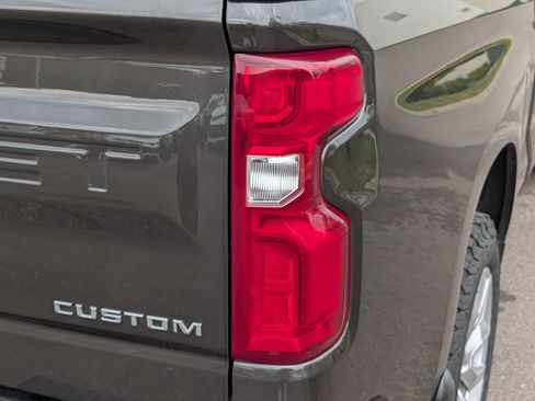 Used 2021 Chevrolet Silverado 1500 Custom AWD/4WD image 17