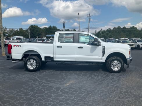 New 2026 Ford F250 XL w/ FX4 Off-Road Package image 4