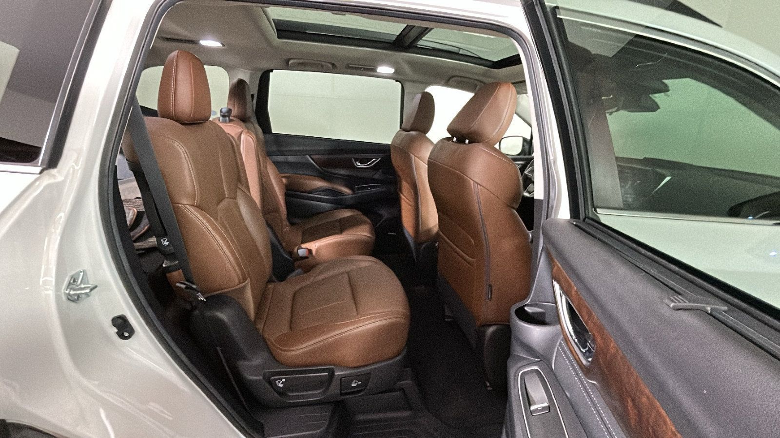 Used 2024 Subaru Ascent Touring AWD/4WD image 35