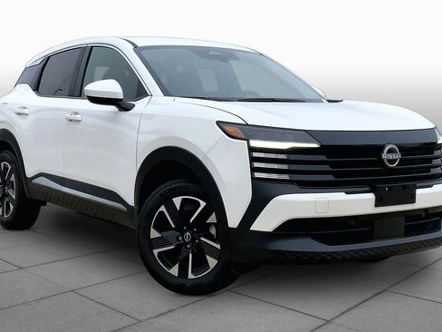 Used 2025 Nissan Kicks SV AWD/4WD image 4