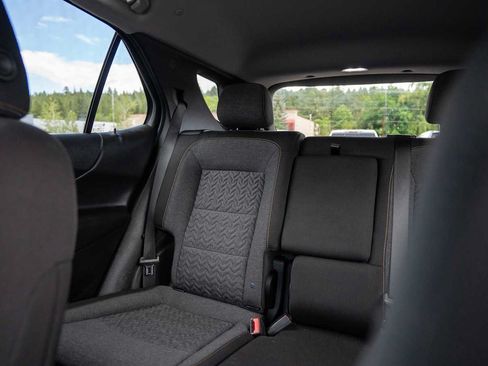 Used 2022 Chevrolet Equinox LT w/ Driver Convenience Package FWD image 12