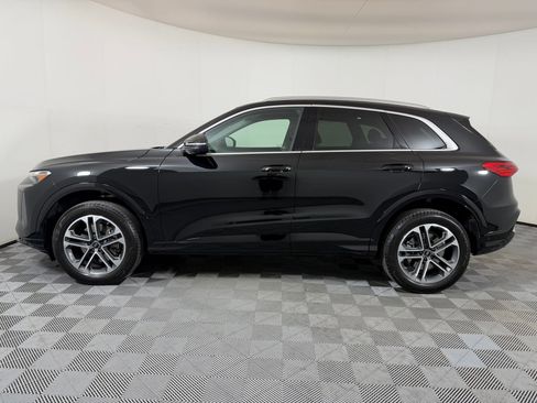 Used 2025 Audi Q5 Premium w/ Convenience Package AWD/4WD image 2