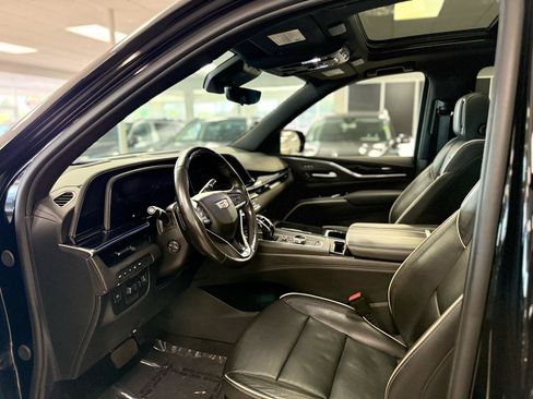 Used 2024 Cadillac Escalade ESV Sport w/ LPO, ONYX Package AWD/4WD image 10