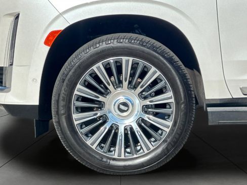 Used 2022 Cadillac Escalade Premium Luxury w/ Performance Package image 4