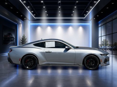 Used 2024 Ford Mustang Coupe RWD image 3