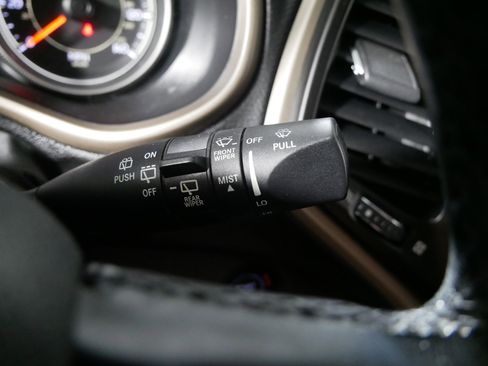 Used 2015 Jeep Cherokee Latitude w/ Comfort/Convenience Group image 31