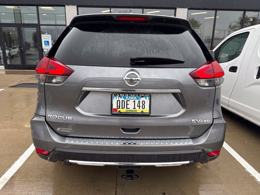 Used 2017 Nissan Rogue SV AWD/4WD image 5