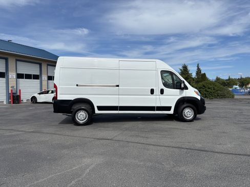 Used 2025 RAM ProMaster 2500 w/ Convenience Group FWD image 12