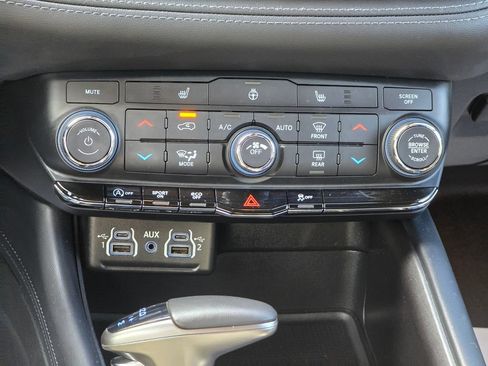 Used 2024 Dodge Durango SXT w/ SXT Blacktop Group RWD image 18
