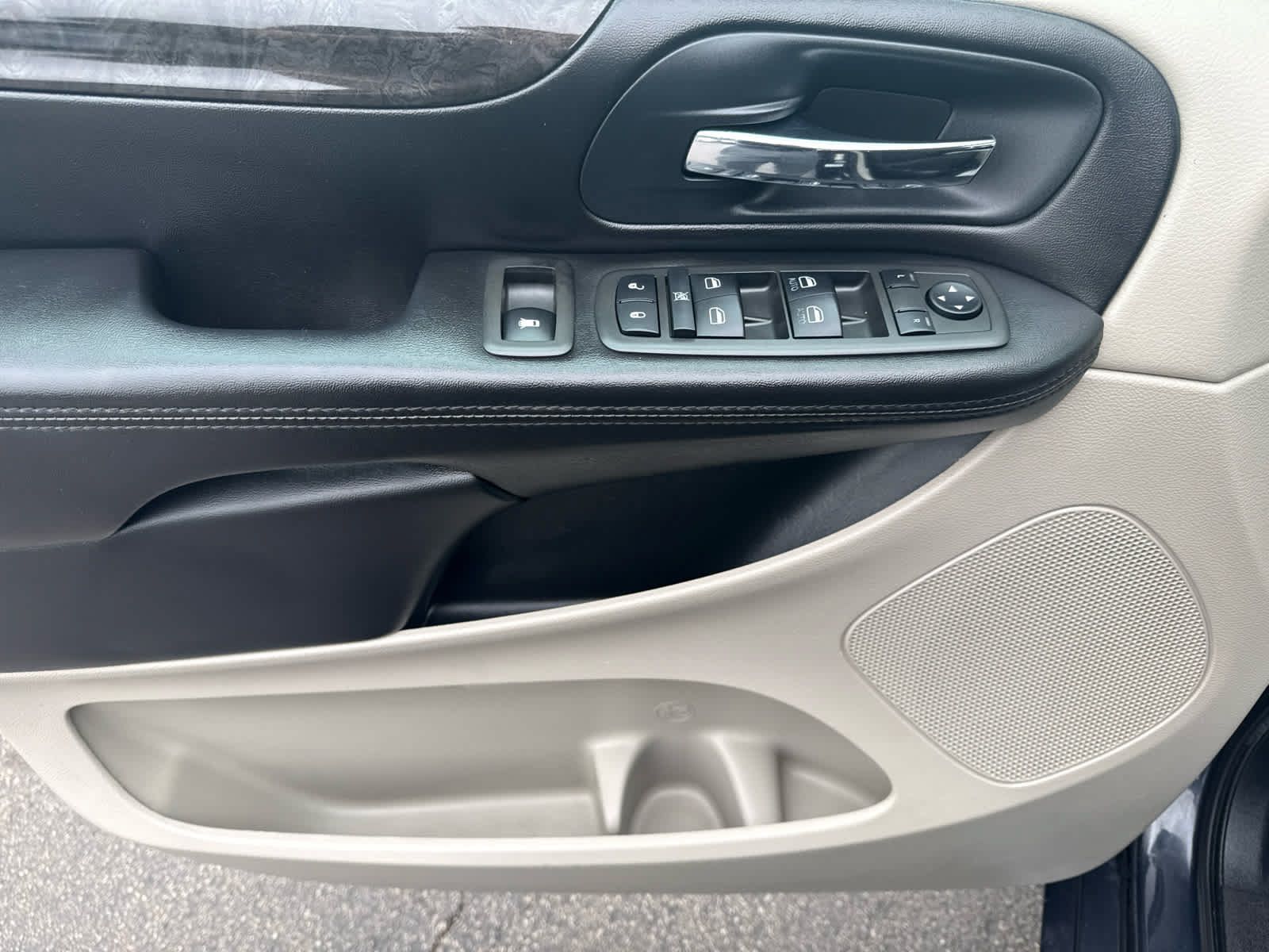 Used 2014 Dodge Grand Caravan SXT FWD image 10