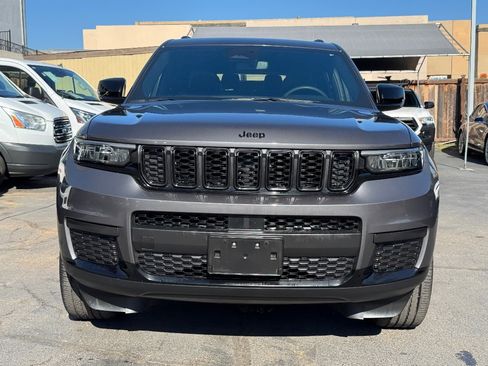 Used 2023 Jeep Grand Cherokee L Laredo image 5