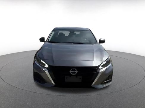 Used 2025 Nissan Altima 2.5 SV FWD image 3