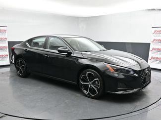 Used 2023 Nissan Altima 2.5 SR video 2