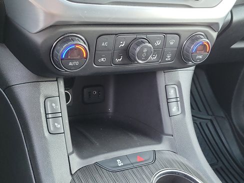 Used 2018 GMC Acadia SLT image 33