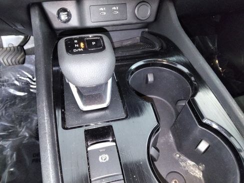 Used 2024 Nissan Rogue S FWD image 18