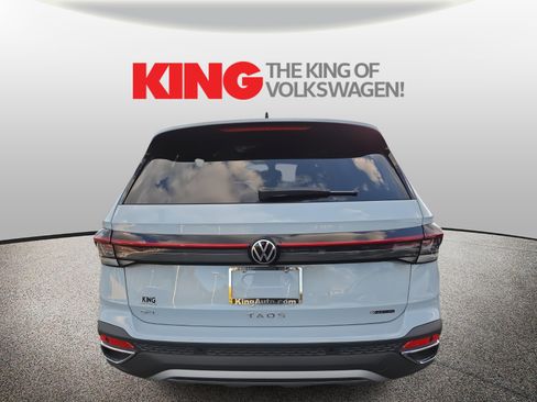 Certified 2025 Volkswagen Taos SEL image 4